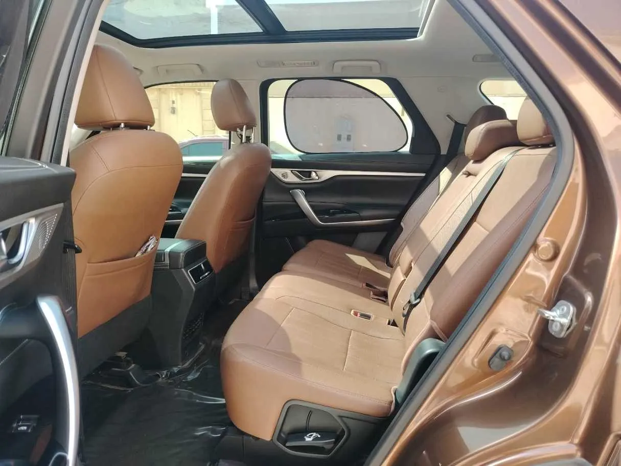 Car image 17