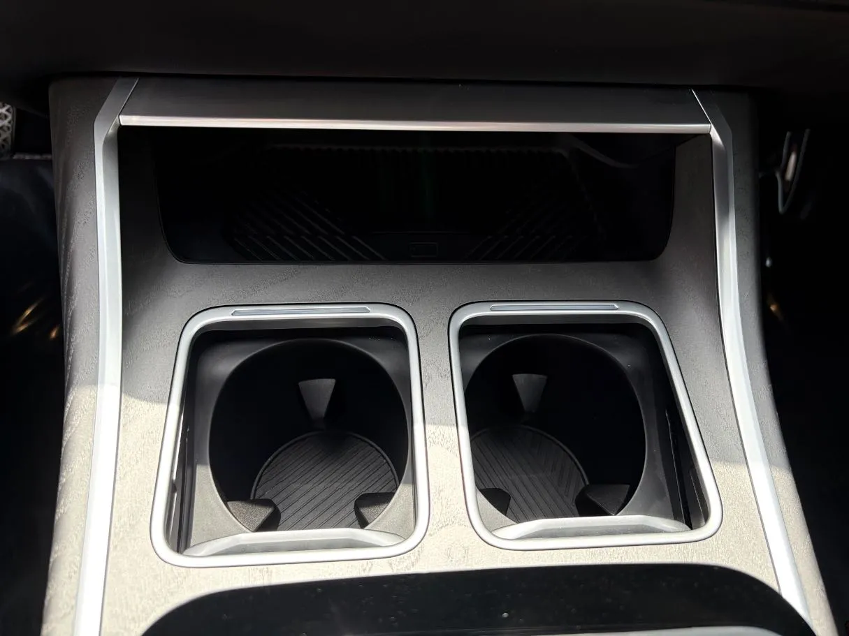 Car image 34