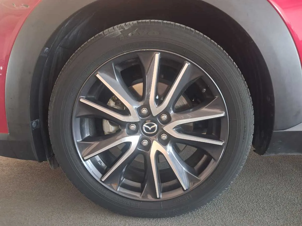Car image 9