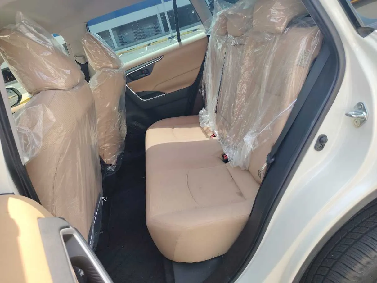 Car image 15