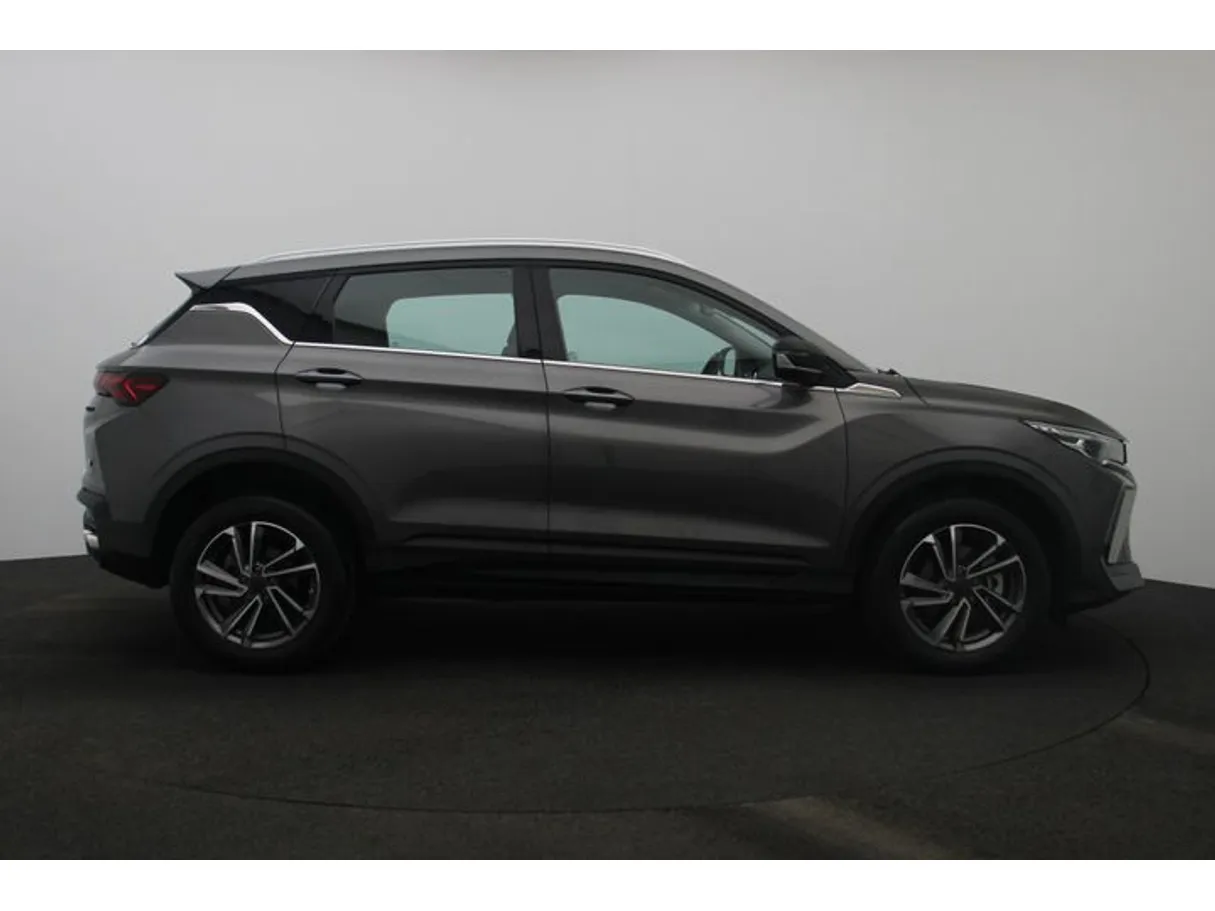 Car image 13