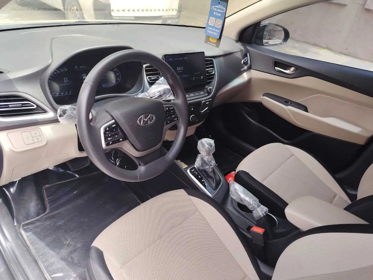 Car image 13