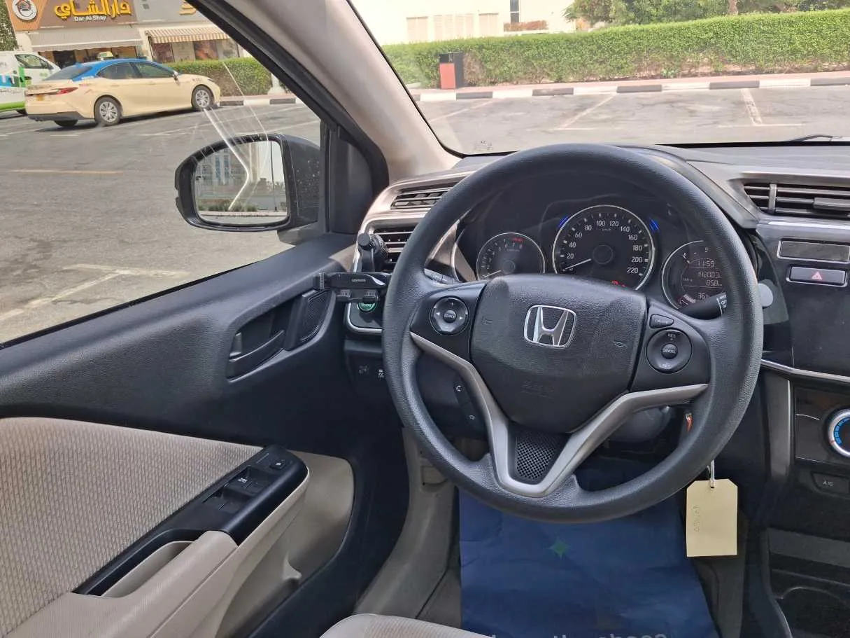 Car image 18