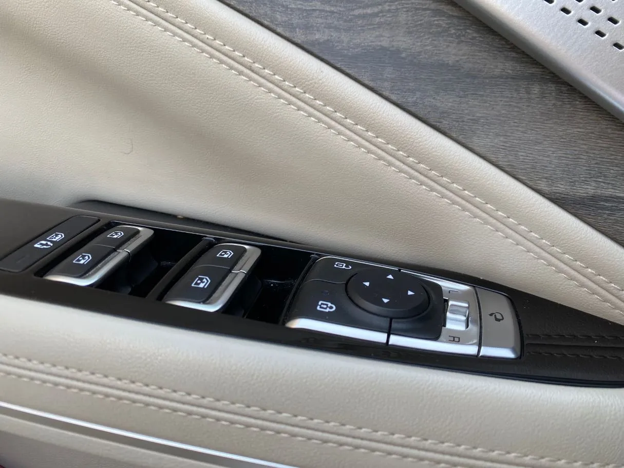 Car image 27