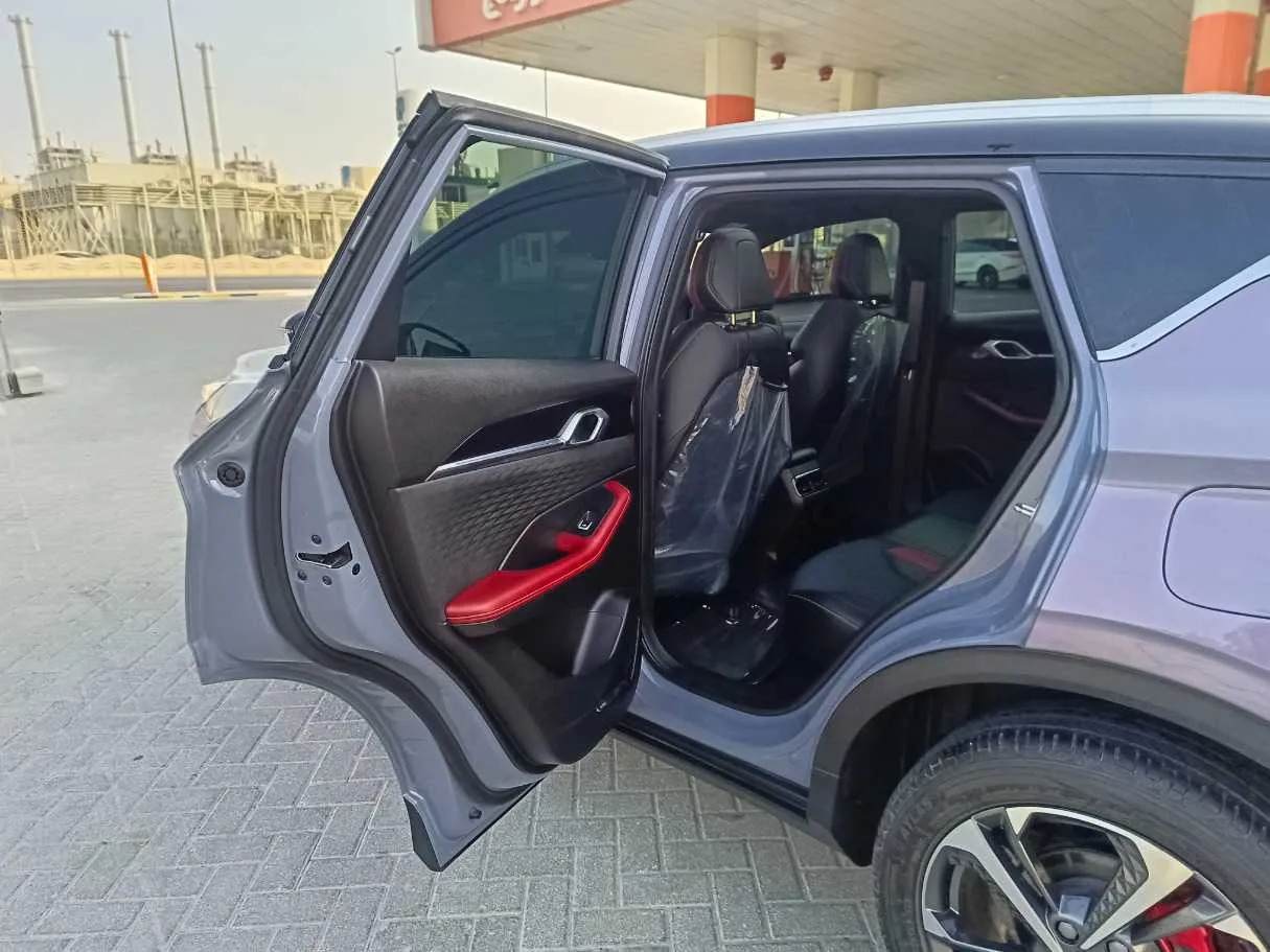 Car image 16