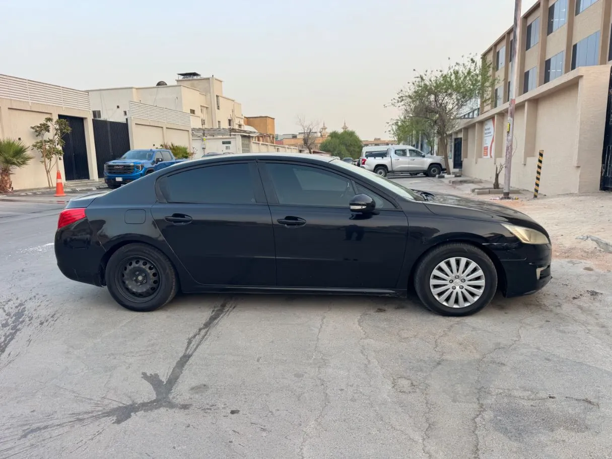 Car image 4
