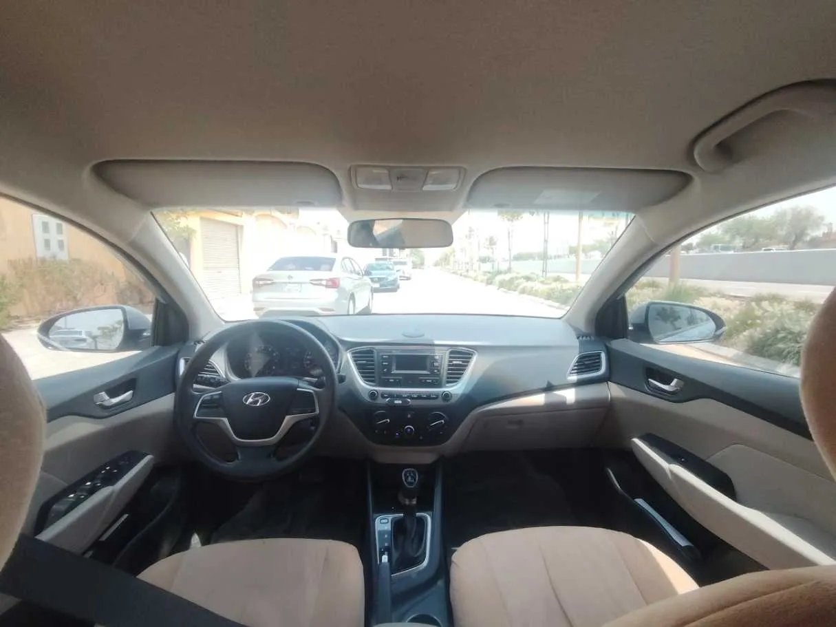 Car image 18