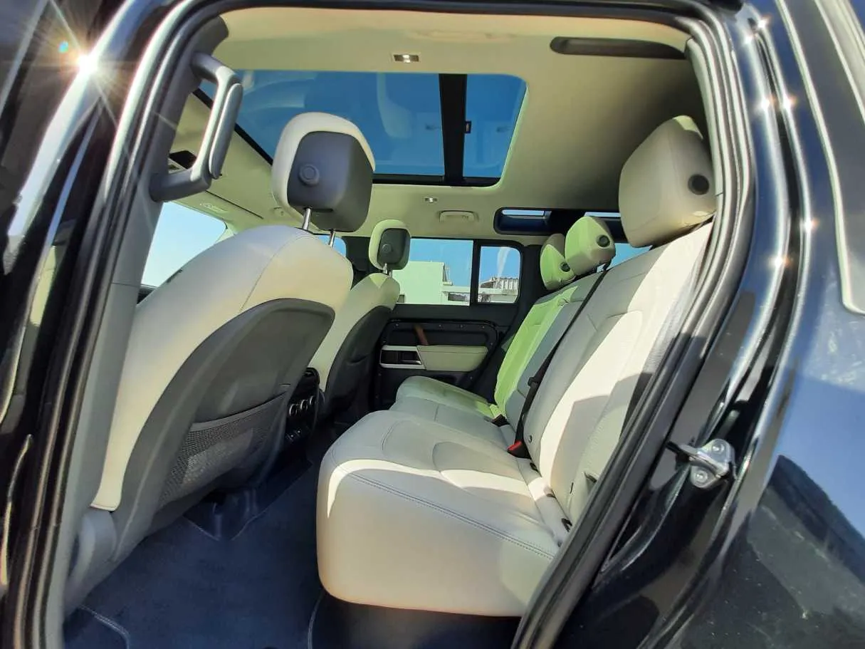 Car image 13
