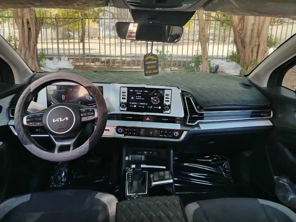 Car image 21