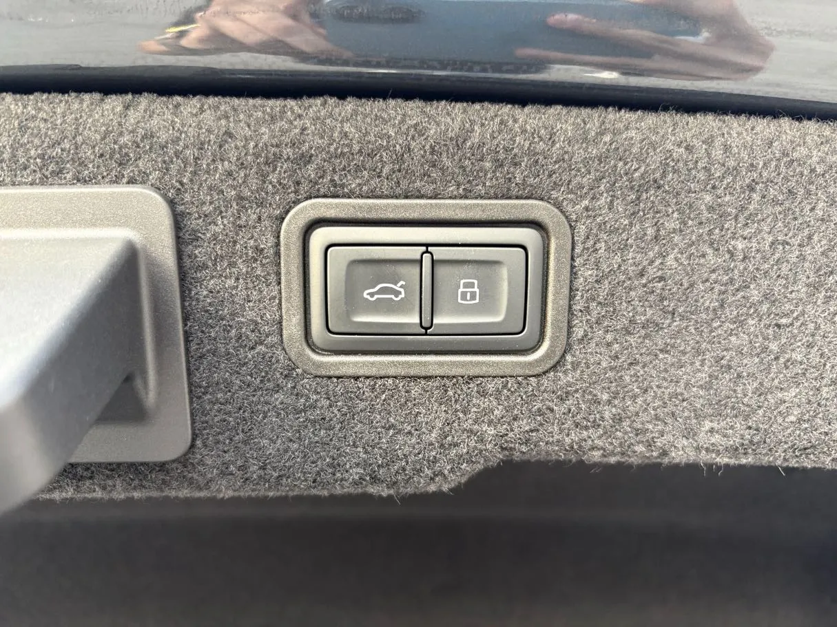 Car image 34