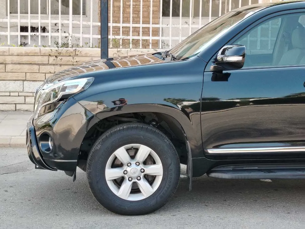 Car image 9