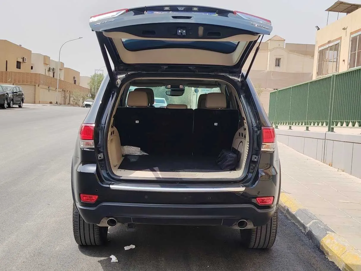 Car image 26