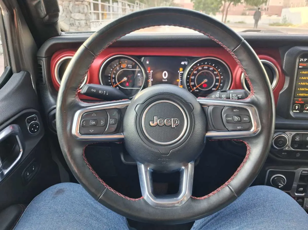 Car image 18