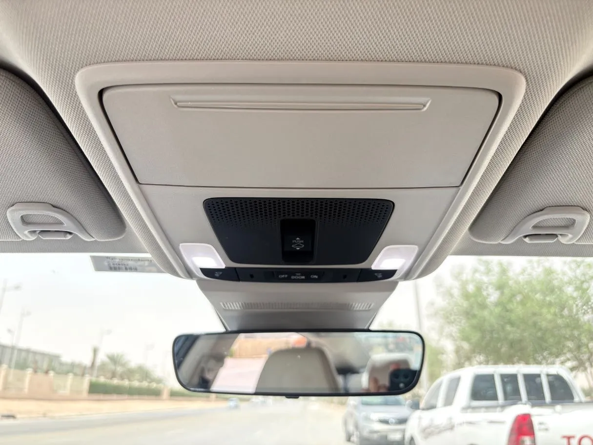 Car image 27