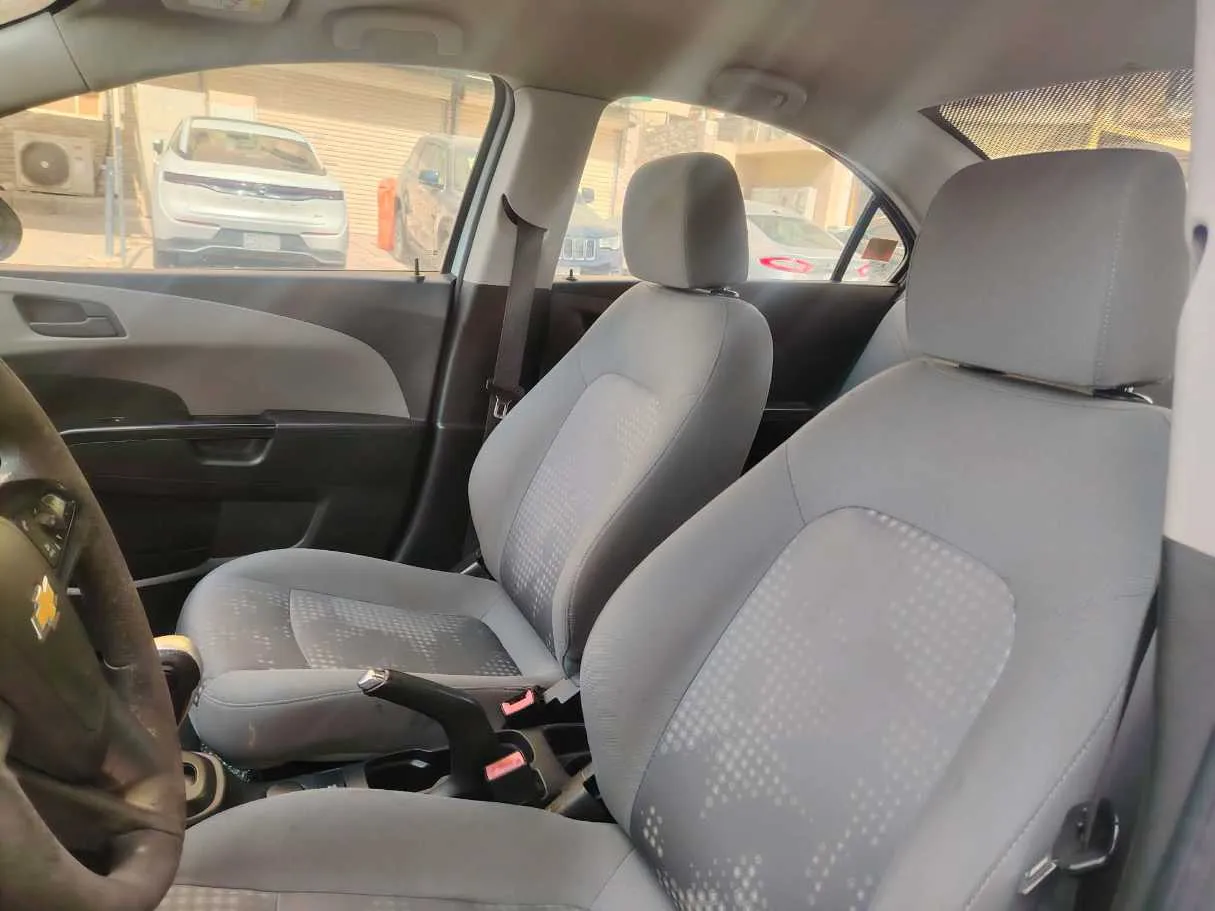 Car image 14
