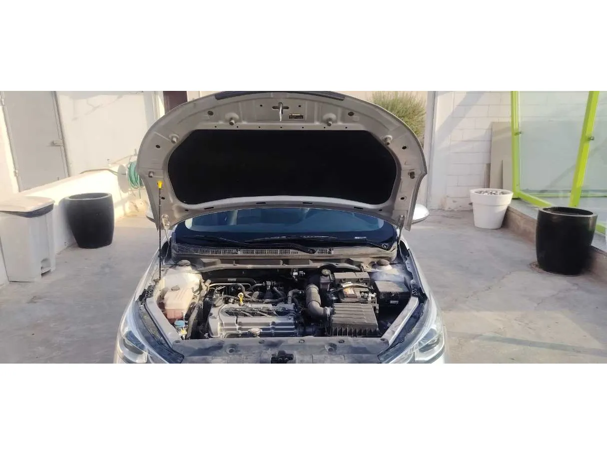Car image 26