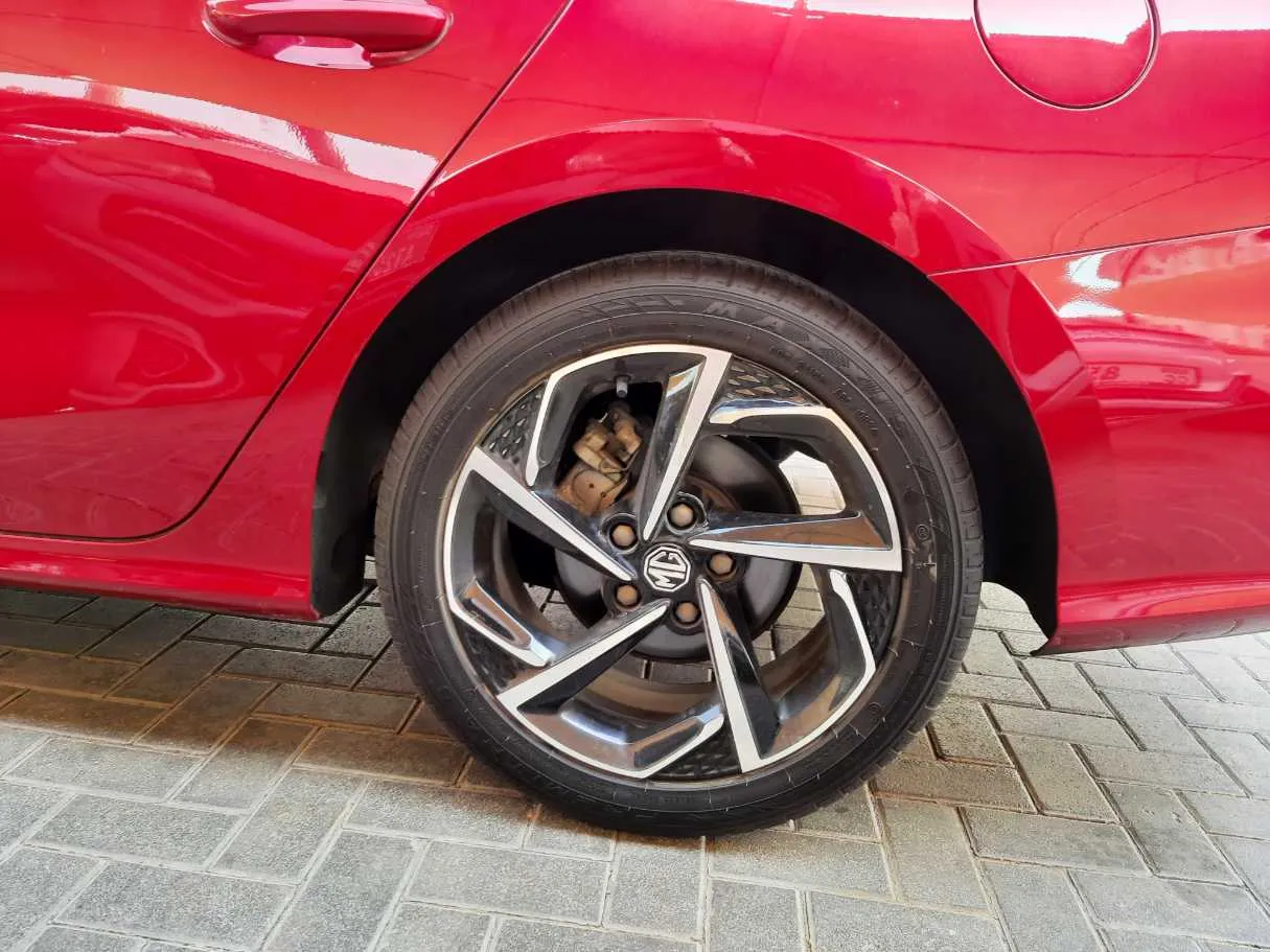 Car image 9