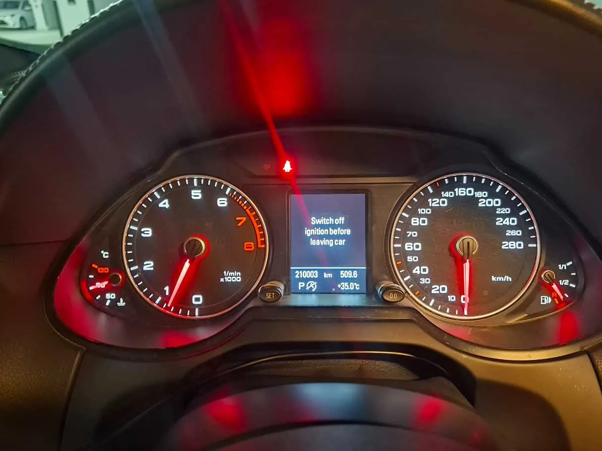 Car image 18