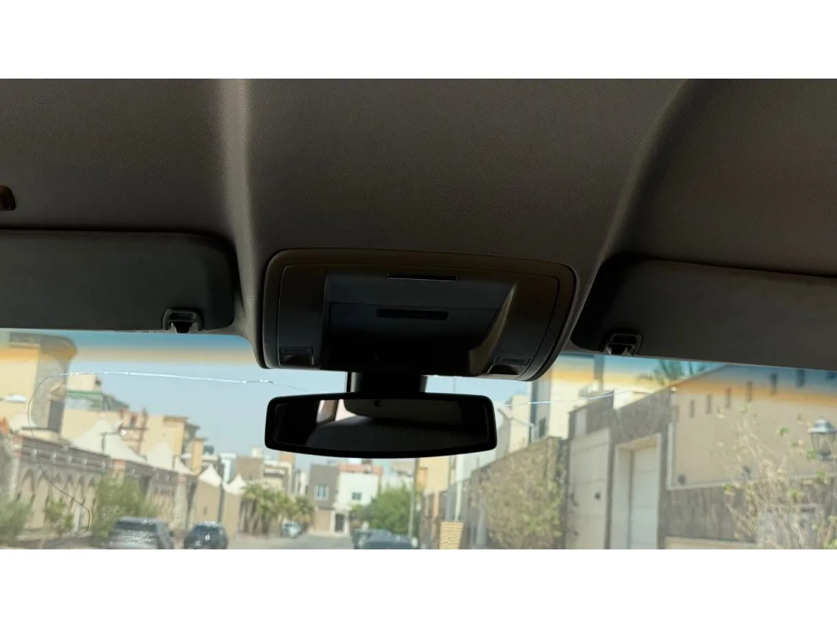 Car image 24