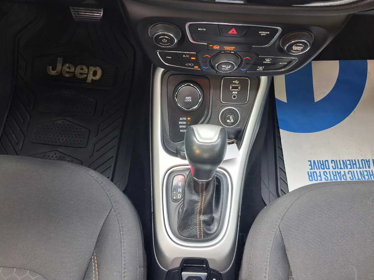 Car image 17