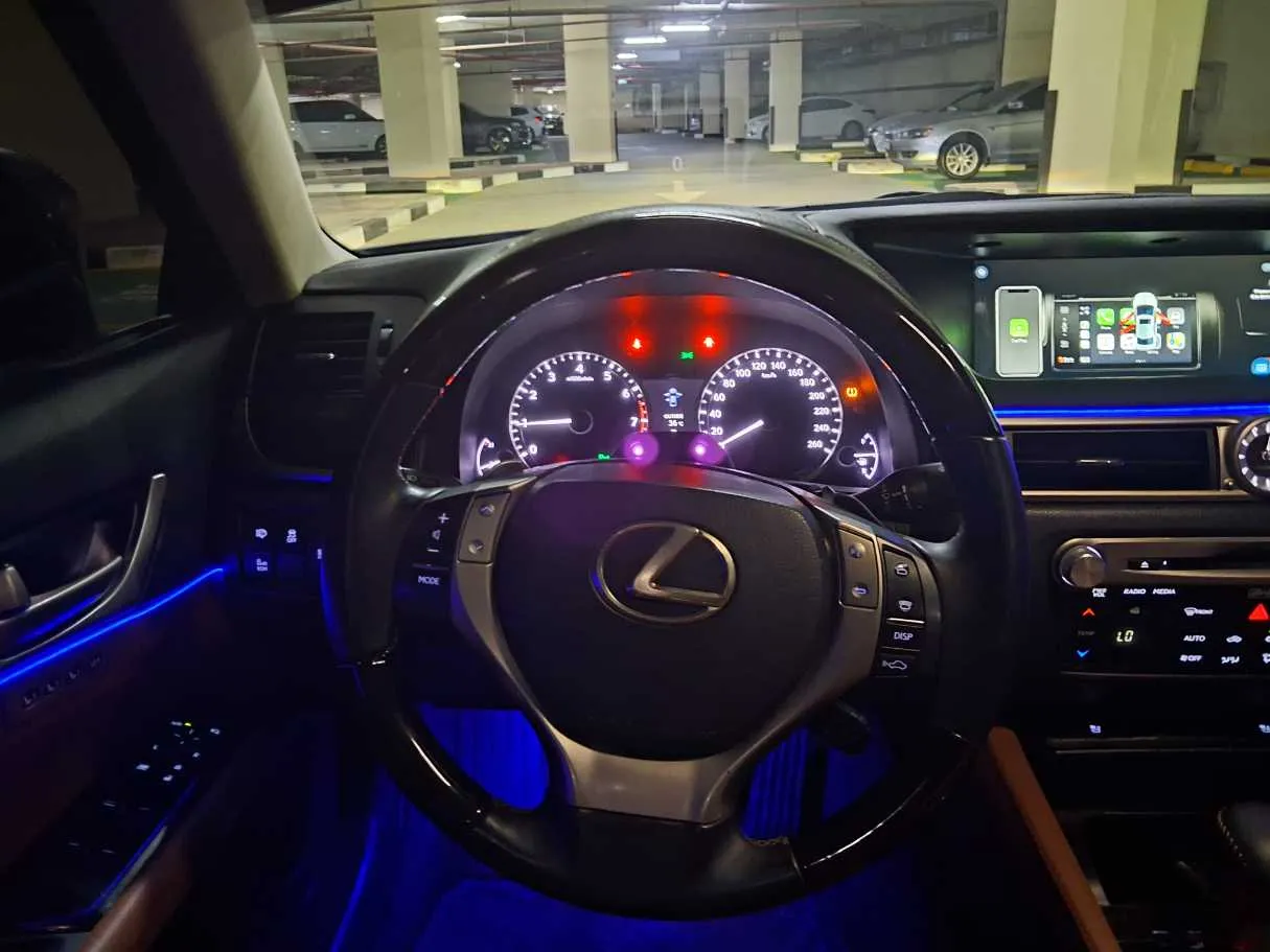 Car image 19