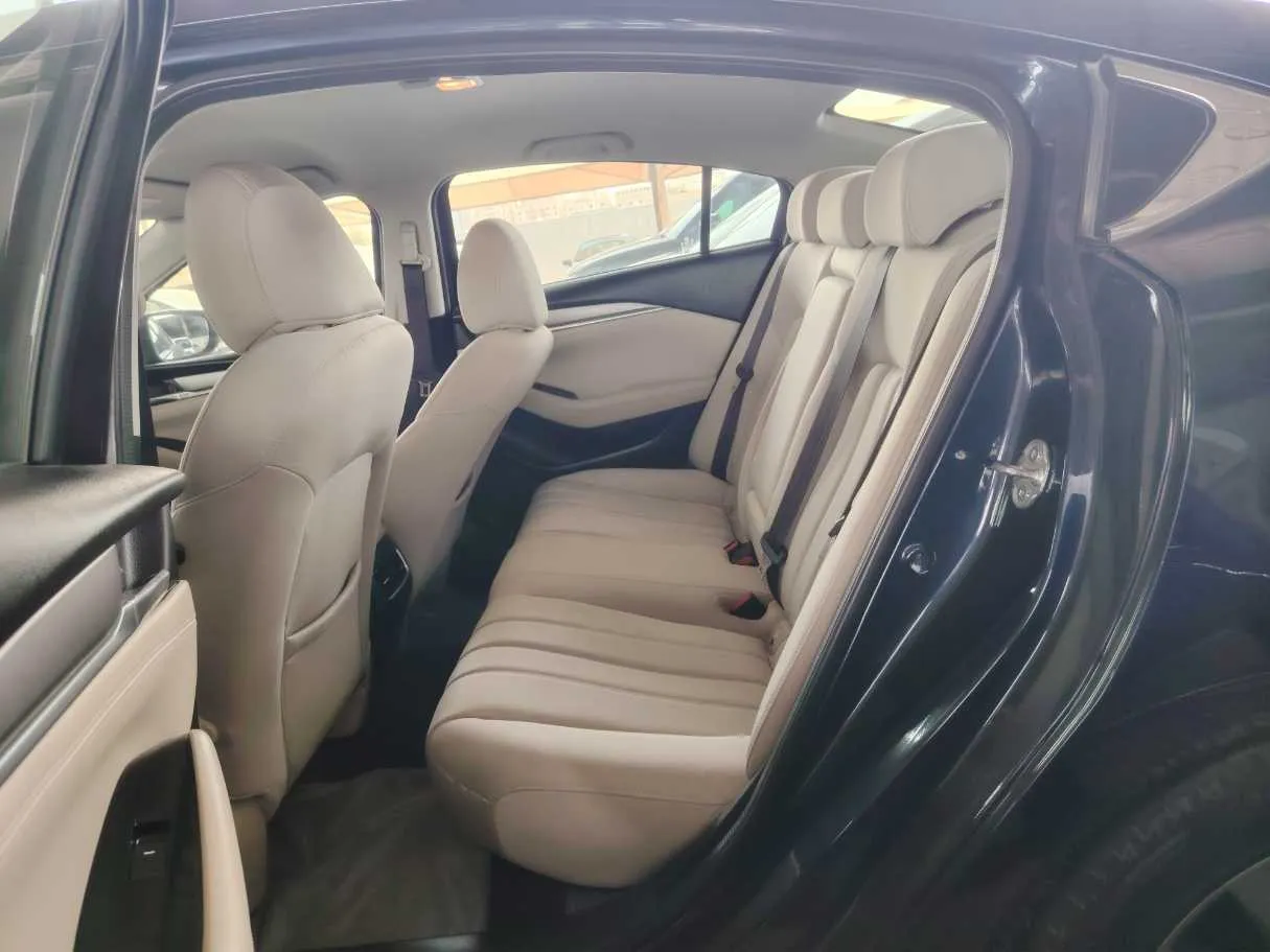 Car image 16