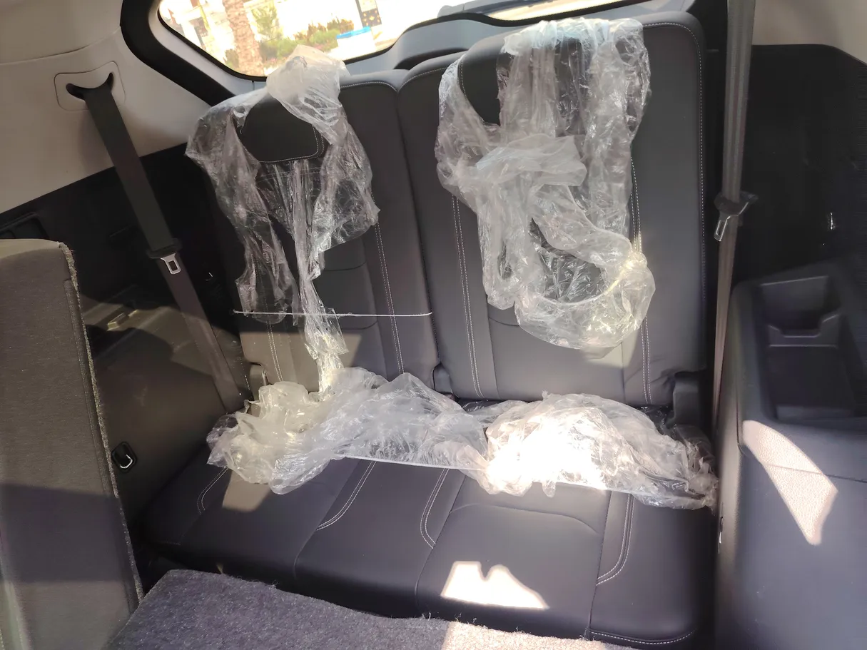 Car image 16
