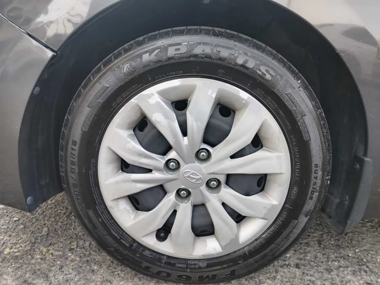 Car image 10