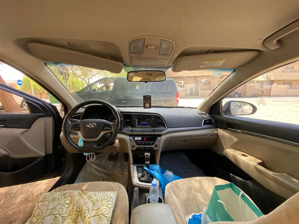 Car image 15