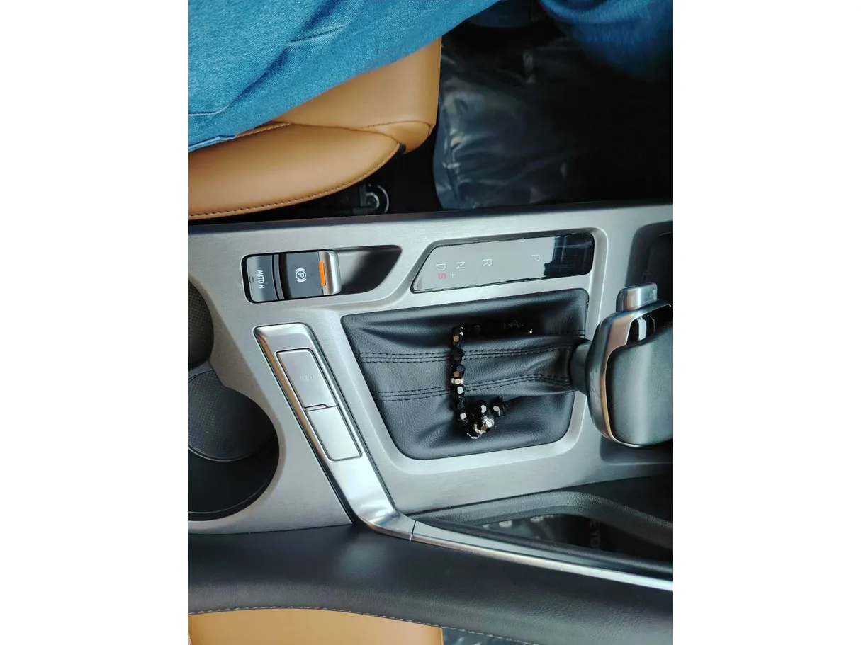 Car image 26