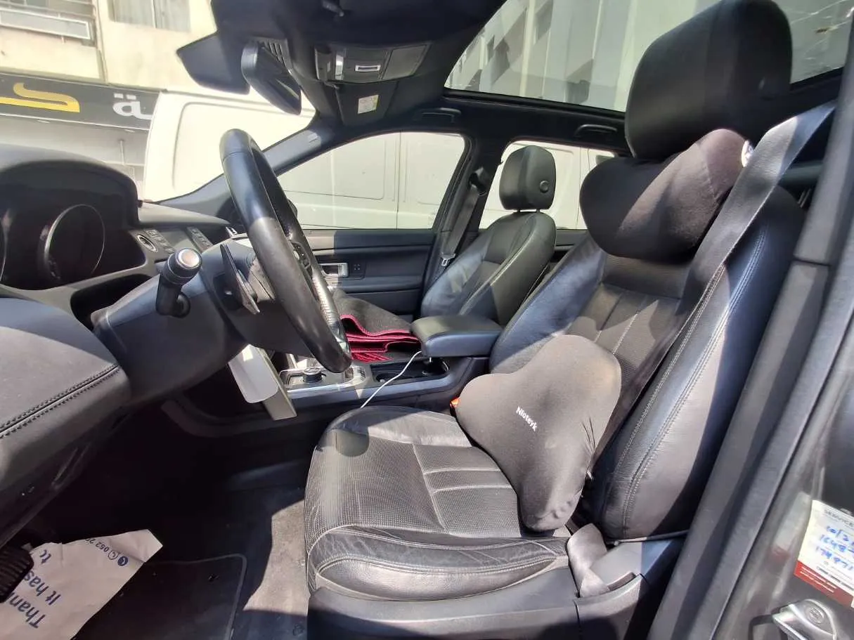 Car image 12