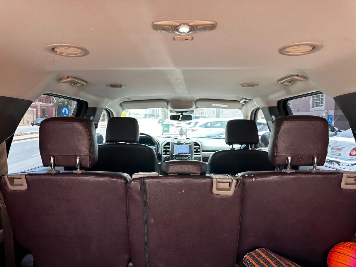 Car image 24