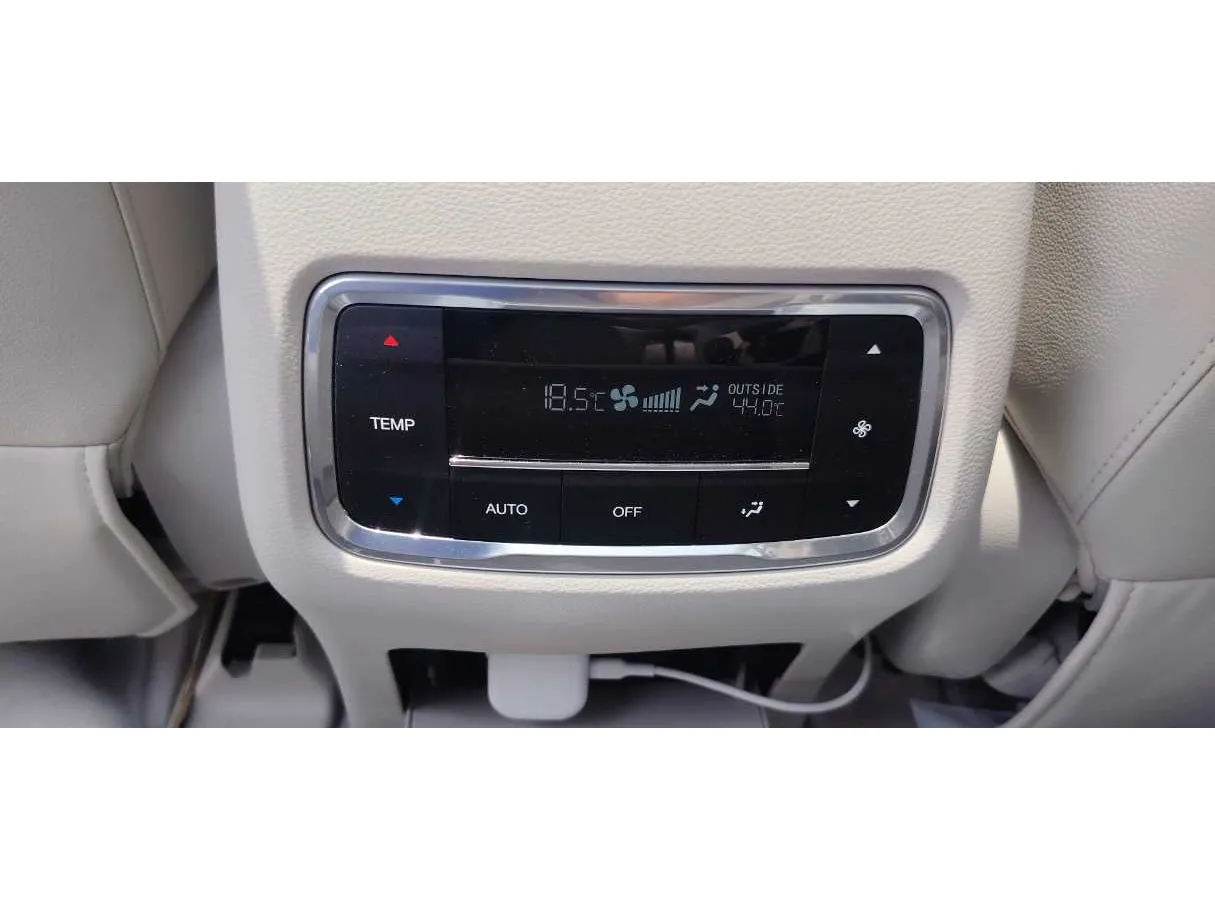 Car image 27