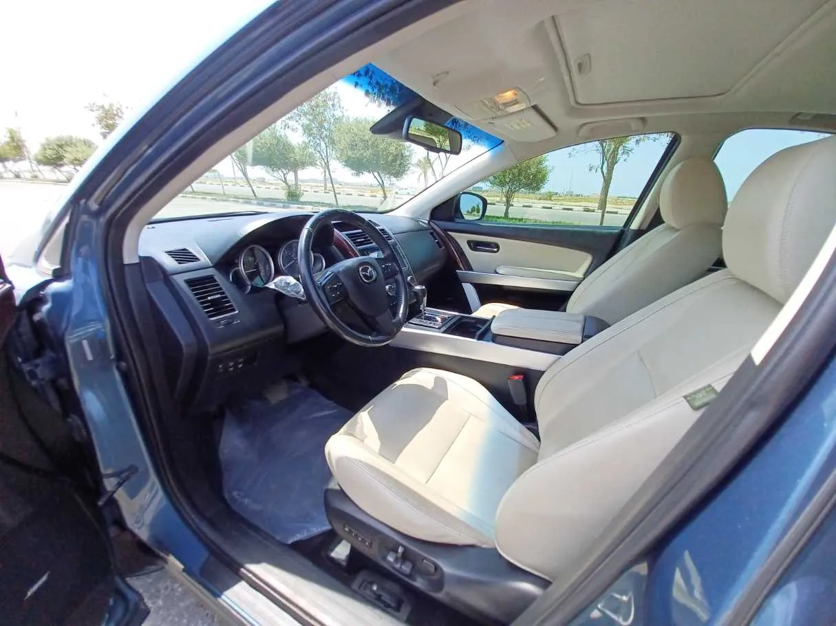 Car image 11