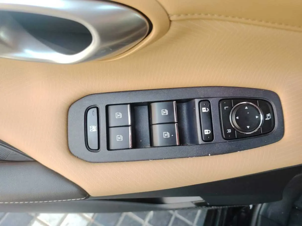 Car image 35