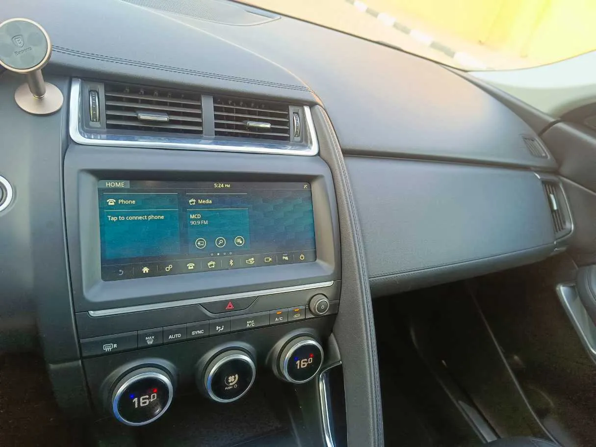 Car image 25