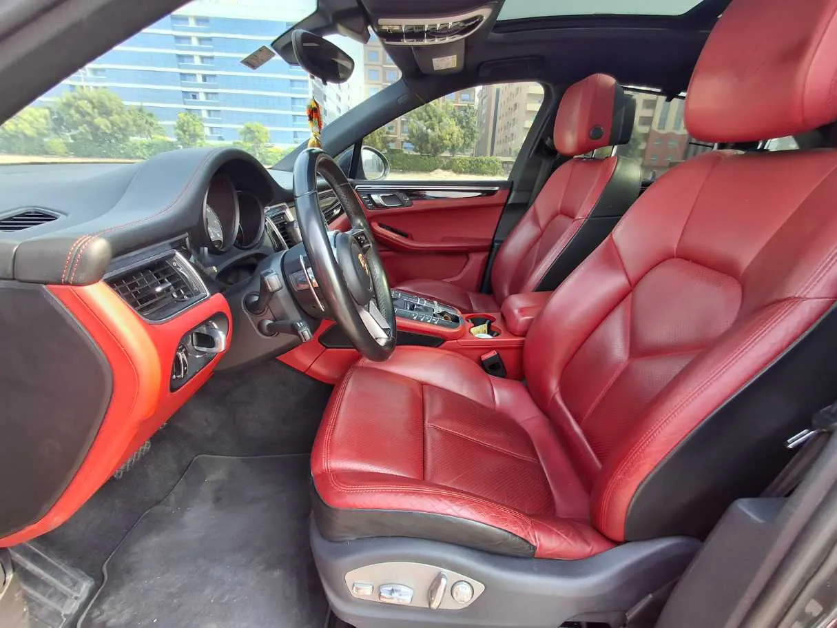Car image 12