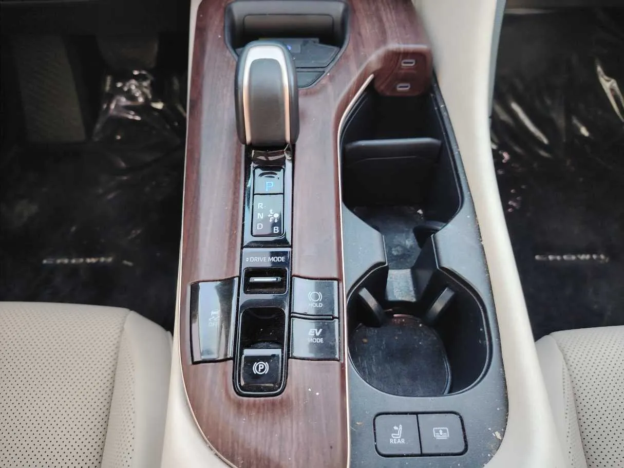 Car image 19
