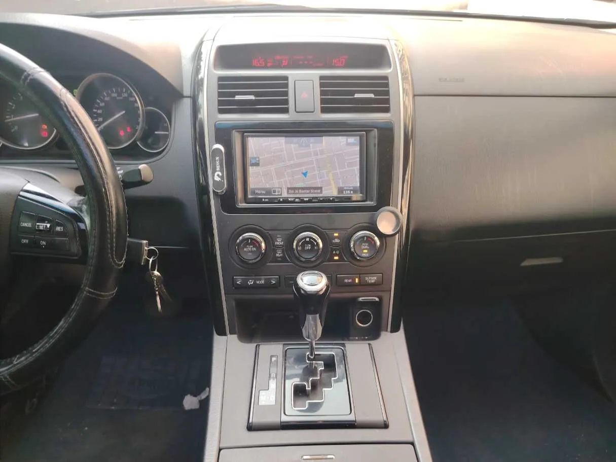 Car image 18
