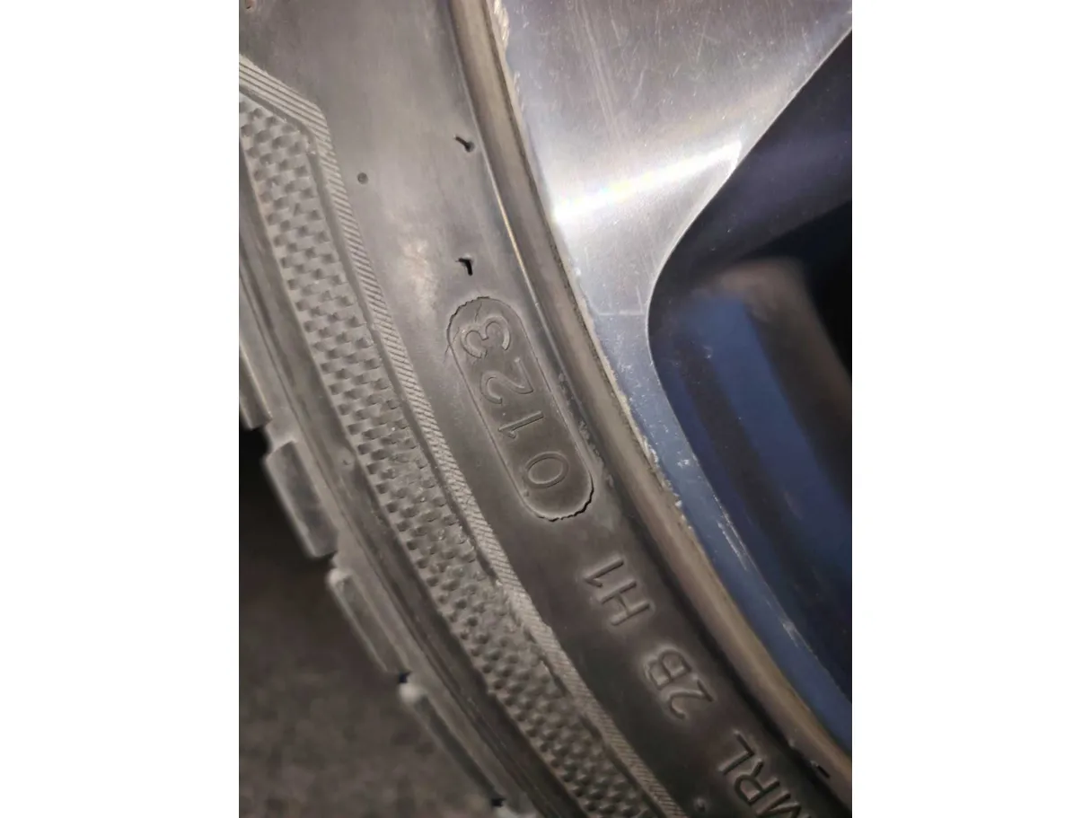 Car image 29