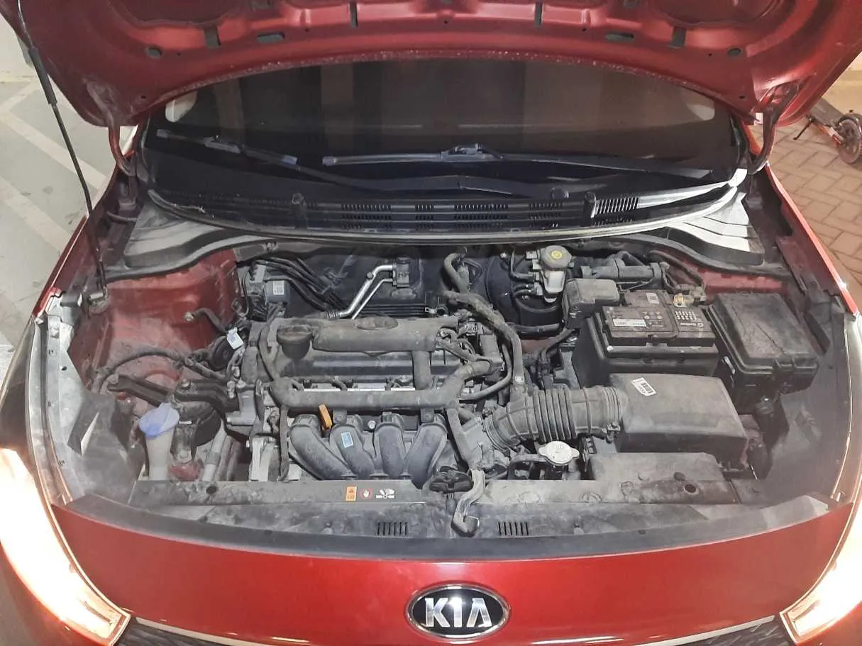 Car image 19