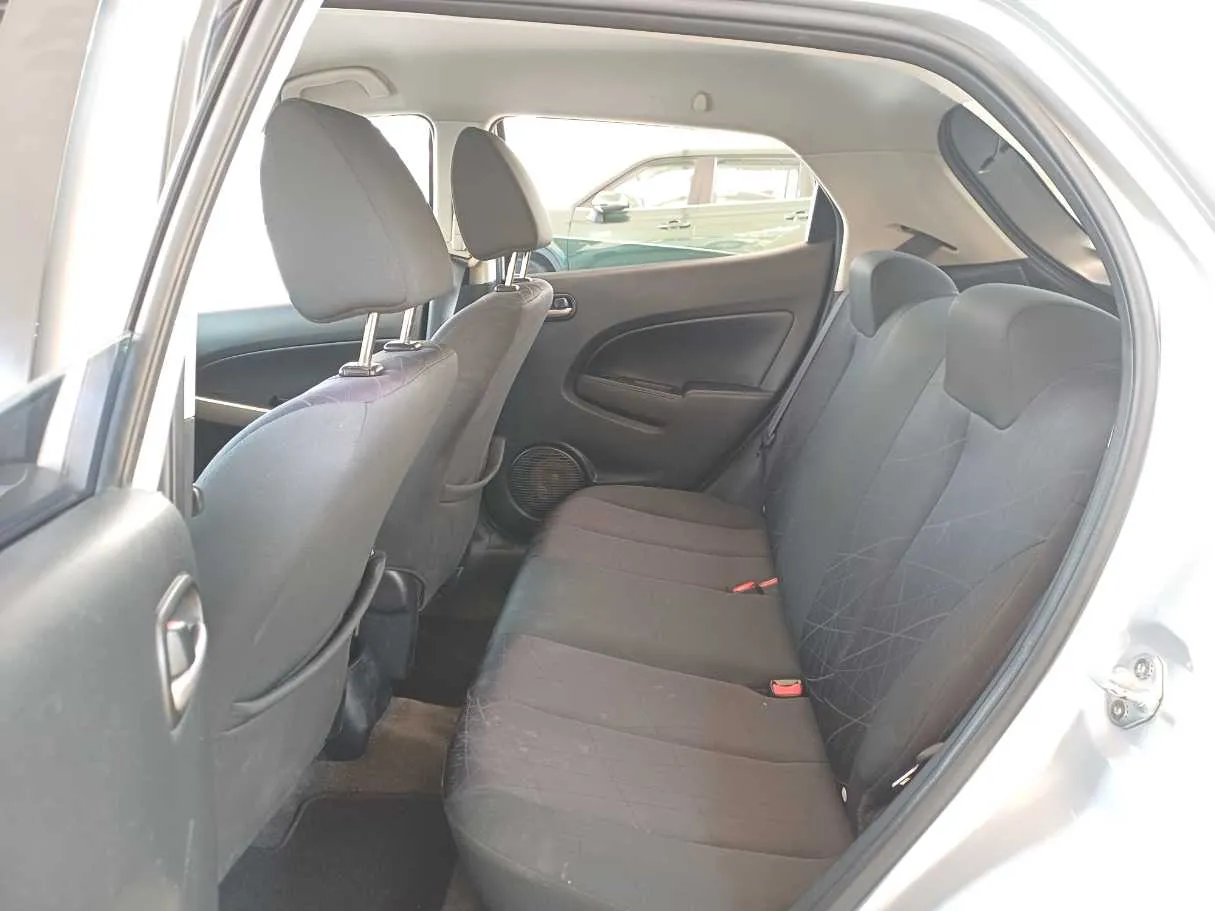 Car image 13