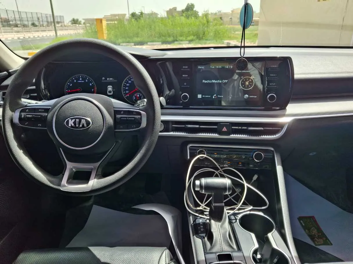 Car image 15