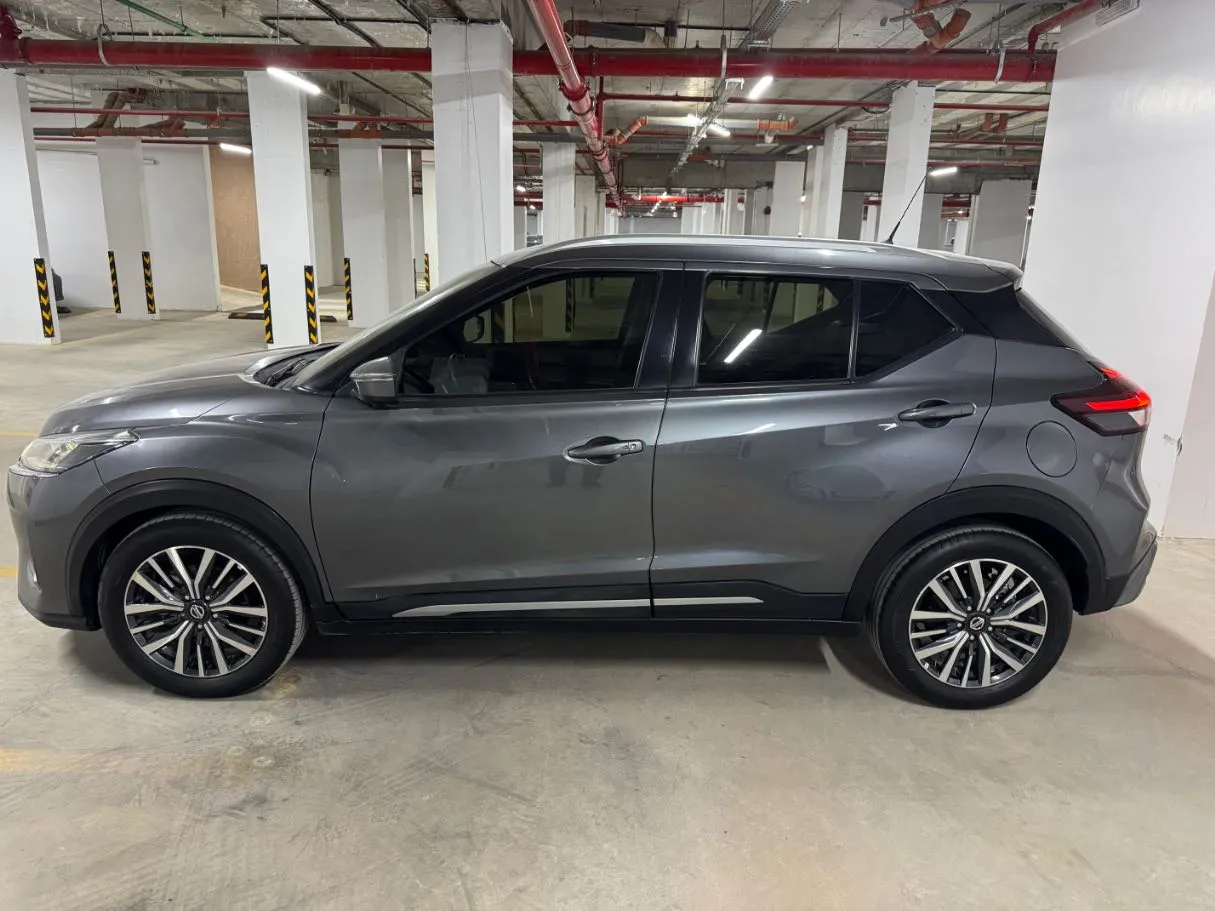 Car image 8