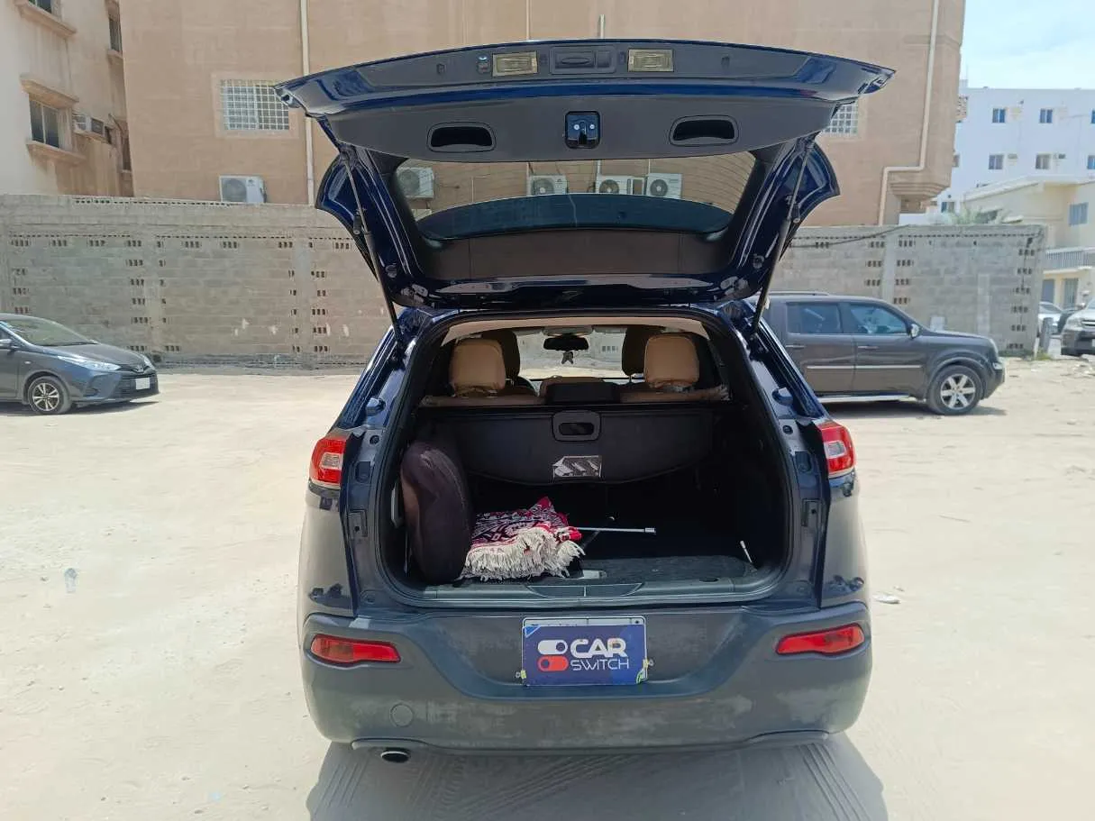 Car image 24