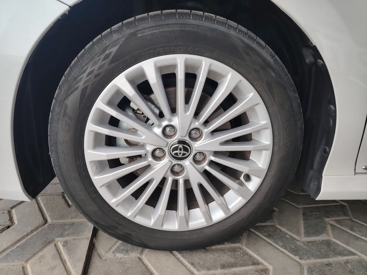 Car image 9