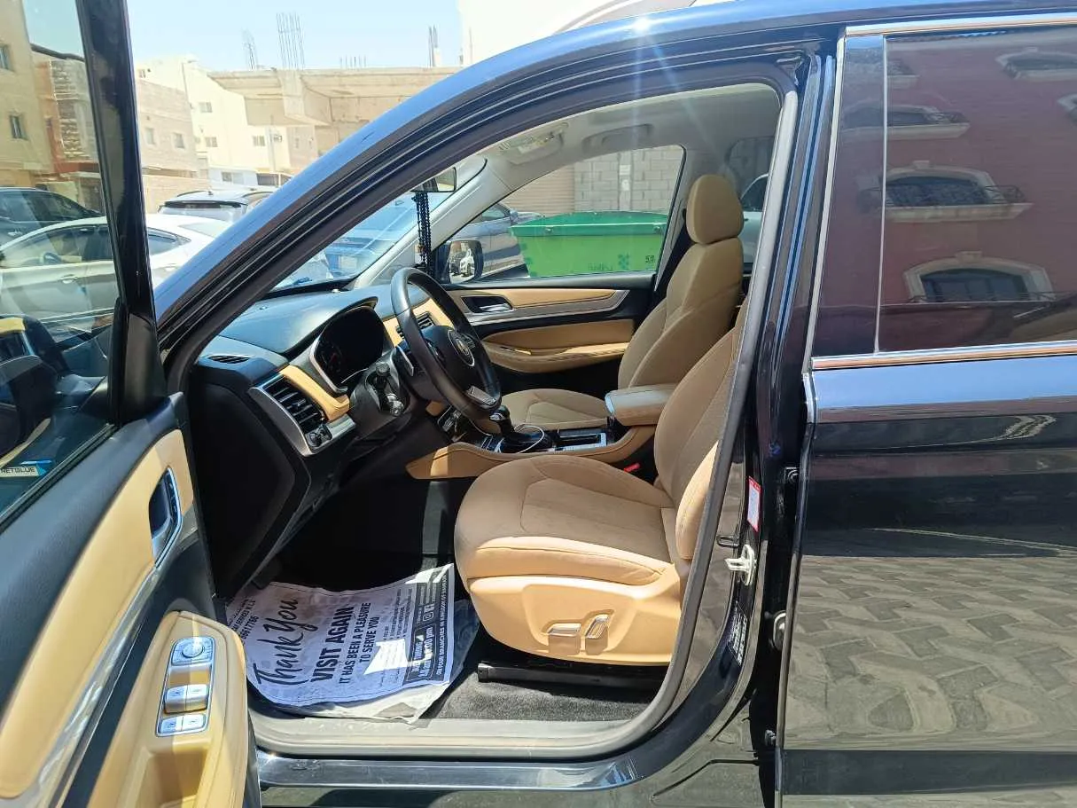 Car image 15