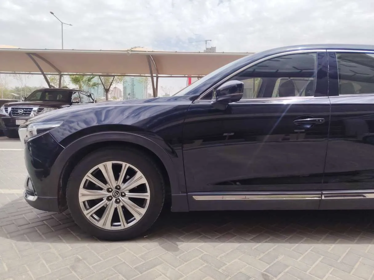 Car image 9
