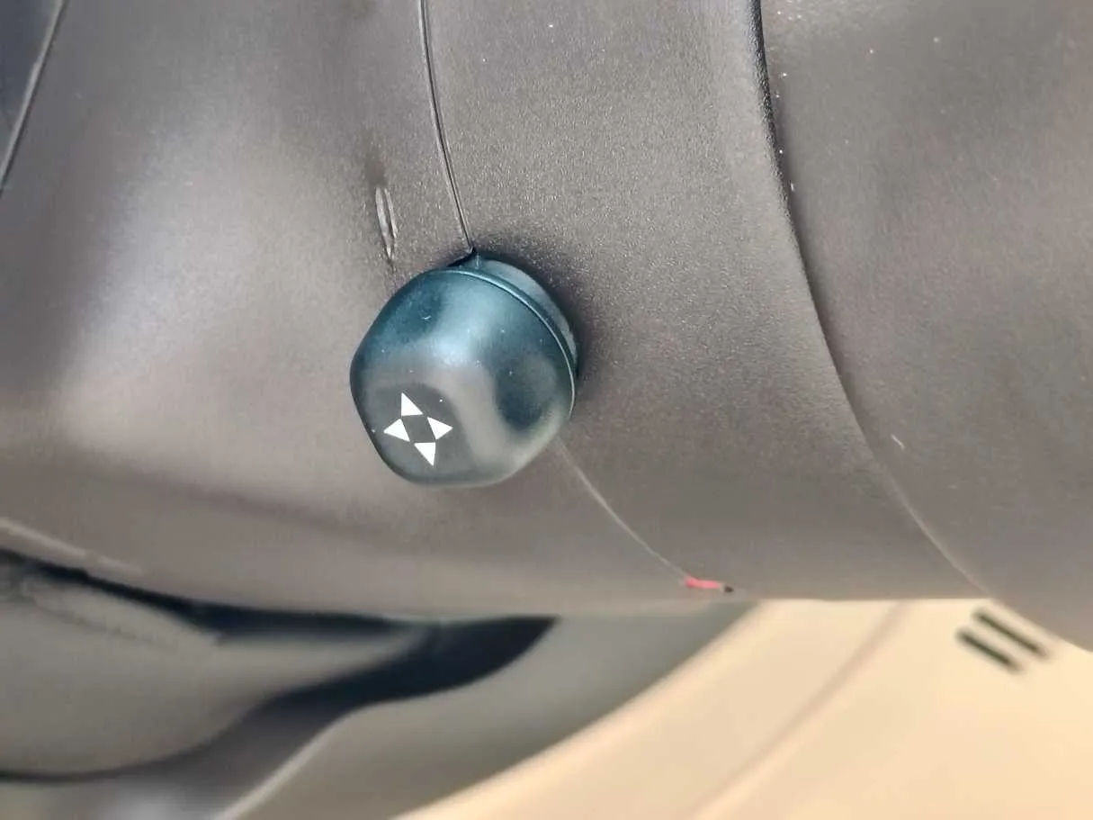 Car image 32