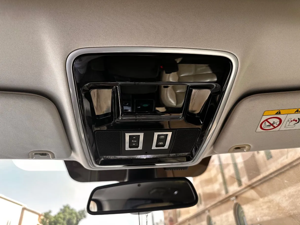 Car image 26
